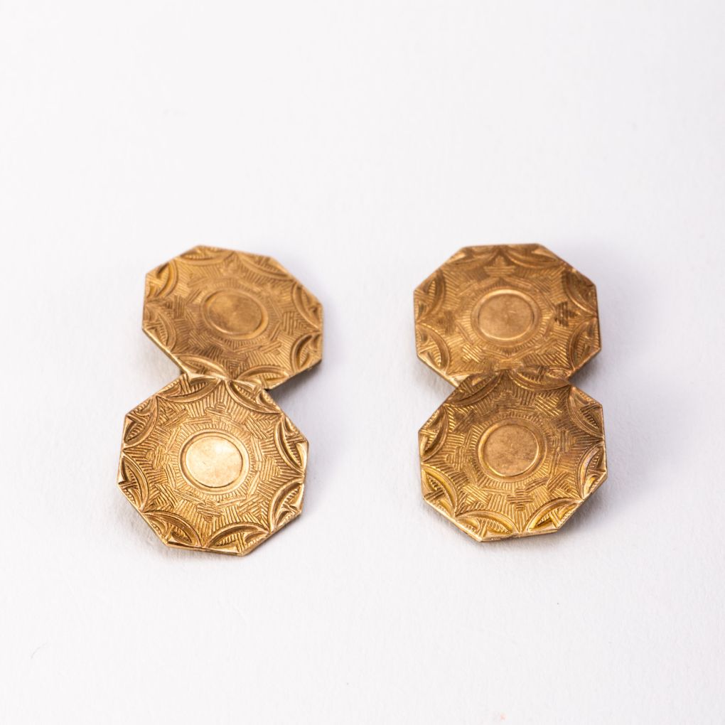 Finely Engraved Antique Yellow Gold Cufflinks, Italian Manufacture