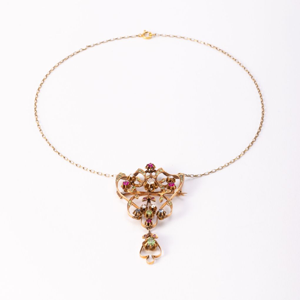 Gioiello della Russia Imperiale in Oro, Diamanti e altre pietre