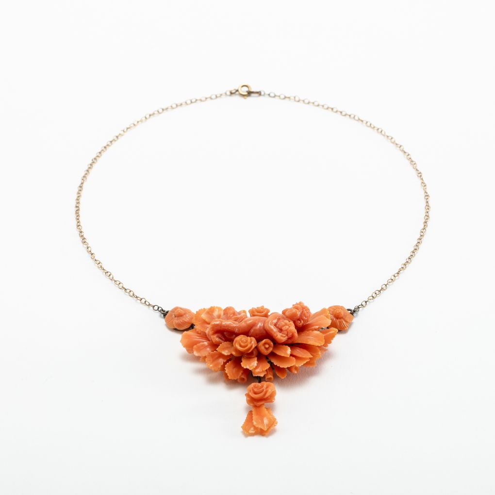 Yellow Gold Necklace with Sciacca Coral