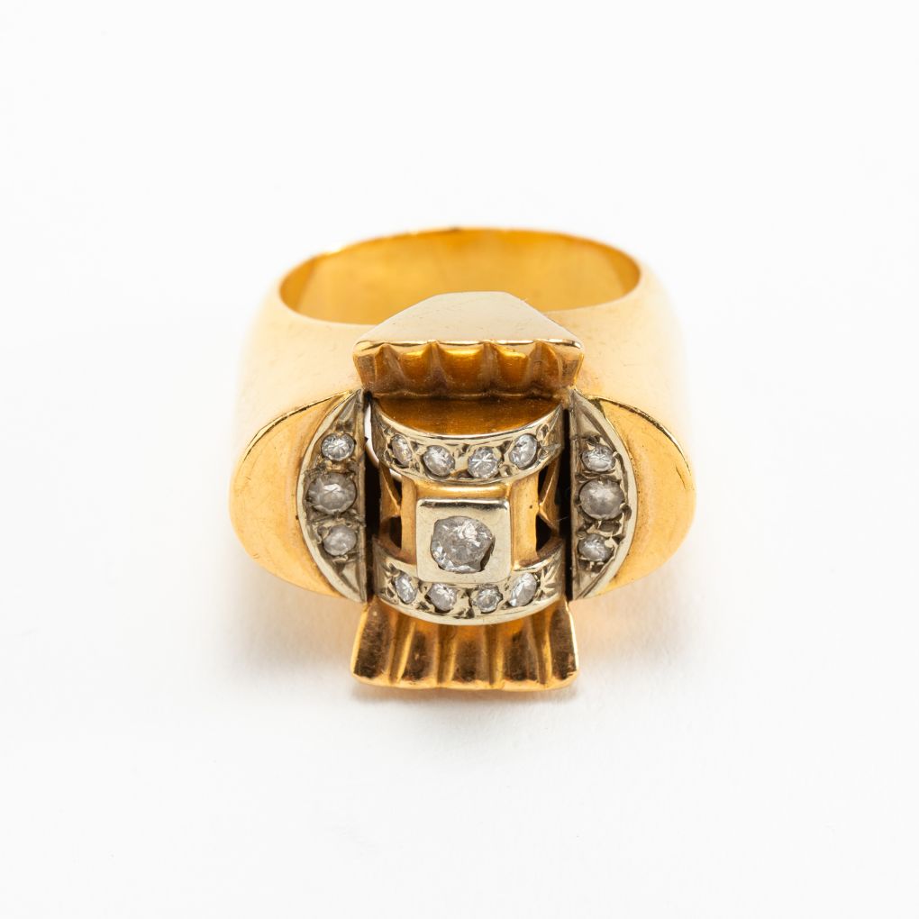Art Deco Ring in Yellow Gold and Diamonds