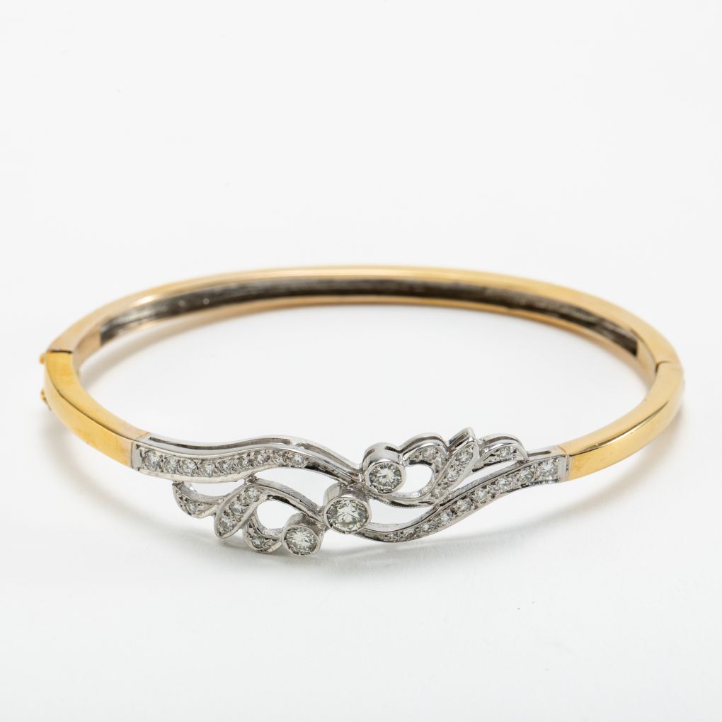 Rigid Gold Bracelet with Diamonds