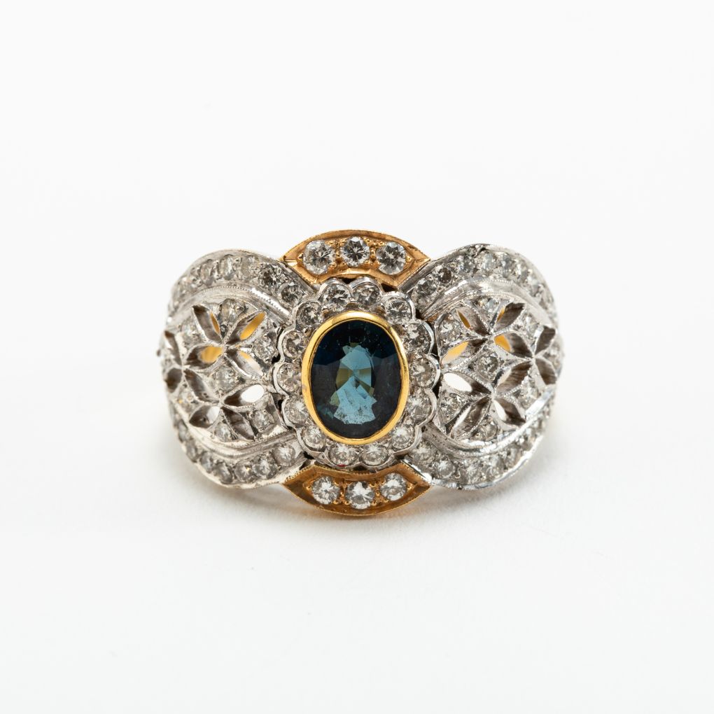 Anello in Oro giallo e bianco con Zaffiro e Diamanti