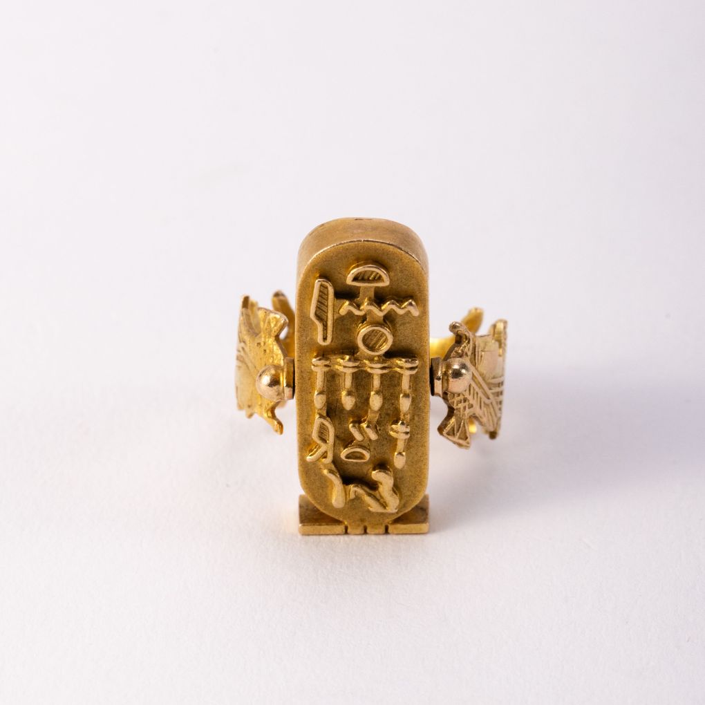 Anello girevole in stile Egizio realizzato in Oro giallo
